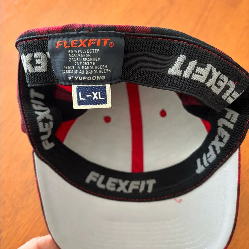 Black & Red plaid baseball cap. Size L/XL - Picture 2 of 2
